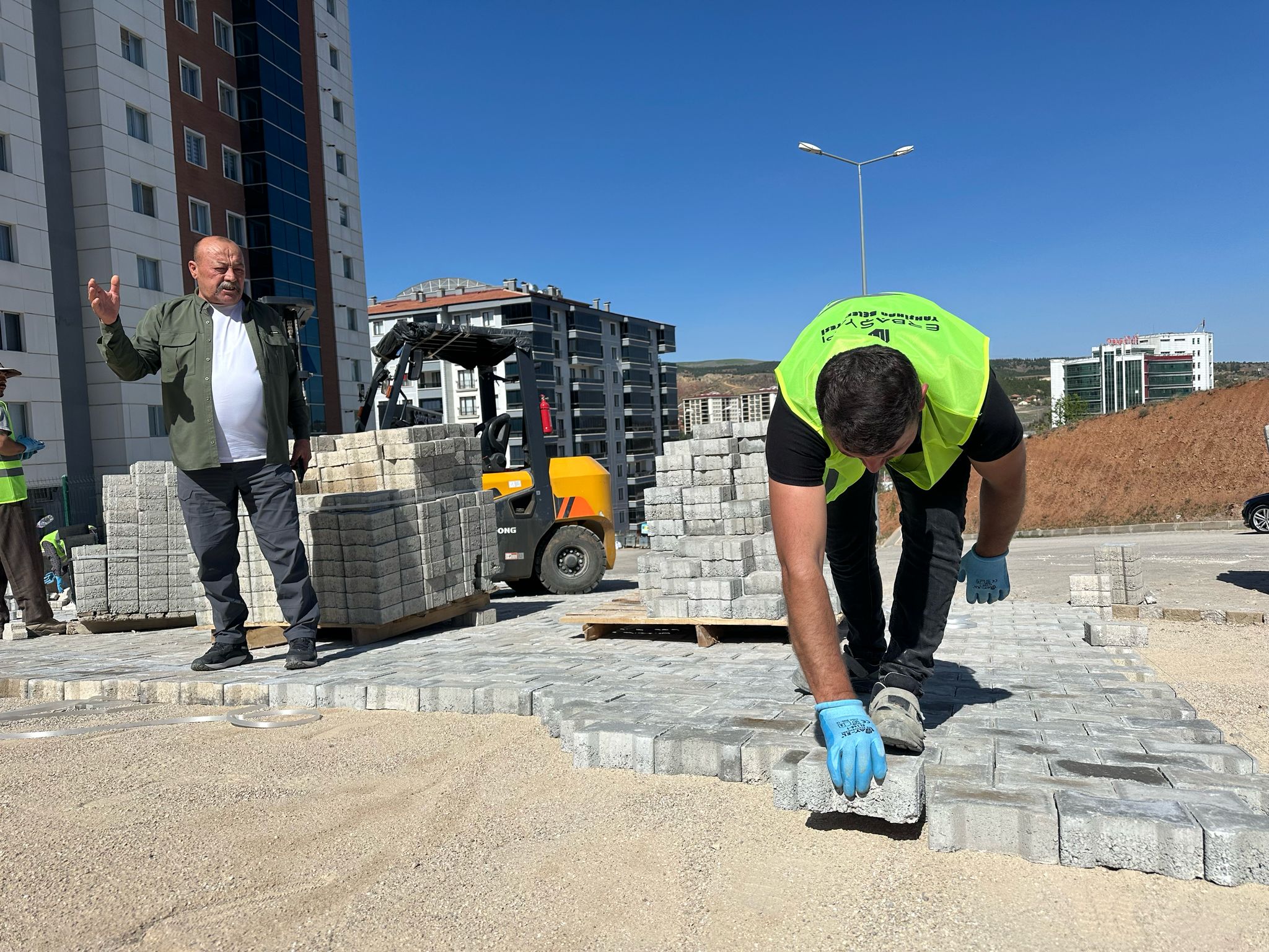 yol-yapim-calismalarimizi-araliksiz-surduruyoruz